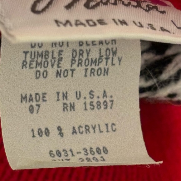Size large GARAN by Marita VINTAGE houndstooth sweater.  Bright red yarn trim. - Picture 3 of 3